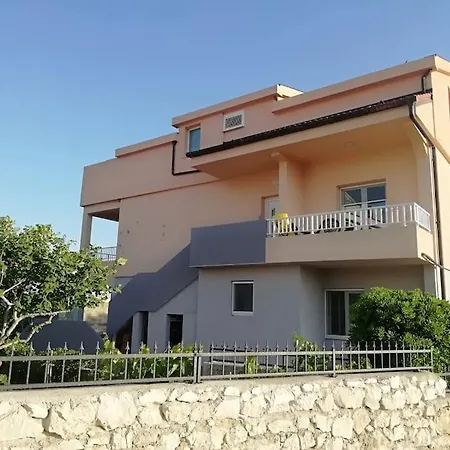 Apartment Luxurious For Rent Next To The Beach