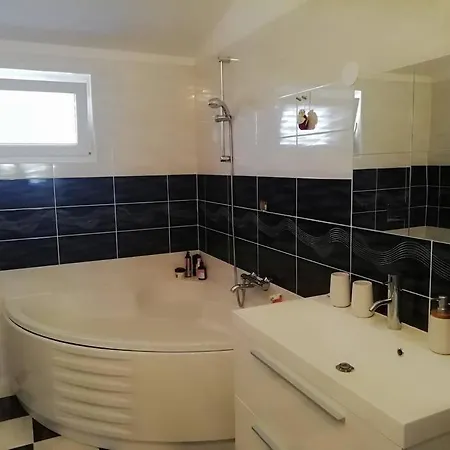 아파트 Luxurious For Rent Next To The Beach