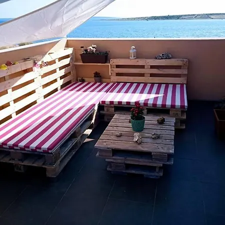 Luxurious For Rent Next To The Beach 아파트