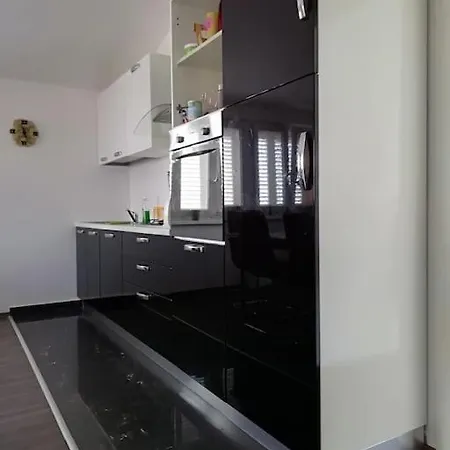 Luxurious For Rent Next To The Beach 아파트